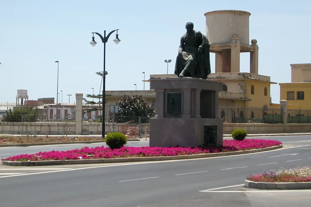 Cambio de ubicación y restauración de estatua Manuel Agustín Heredia