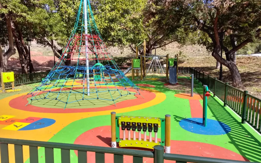 Mejora en zonas verdes en el Parque del Dragón en Málaga